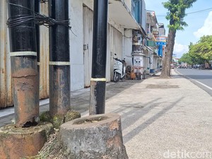 Tiang Listrik Keropos di Simpang Lima Ampenan, Warga Mataram Resah