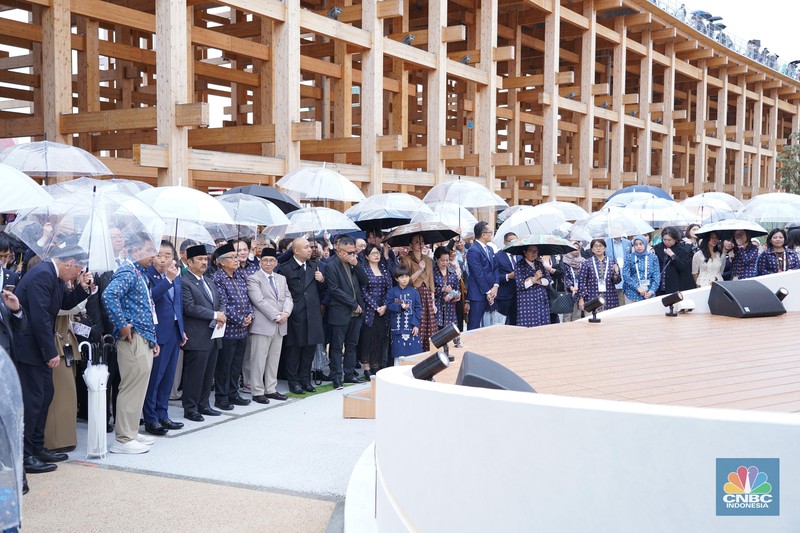 World Expo 2025 Osaka resmi dibuka untuk umum pada Minggu (13/4). Sejak hari pertama, Paviliun Indonesia langsung diserbu lebih dari 5.000 pengunjung yang antusias ingin mengenal Indonesia lebih dekat. World Expo 2025 Osaka resmi dibuka untuk umum pada Minggu (13/4). Sejak hari pertama, Paviliun Indonesia langsung diserbu lebih dari 5.000 pengunjung yang antusias ingin mengenal Indonesia lebih dekat. (CNBC Indonesia/Angga Yosua)