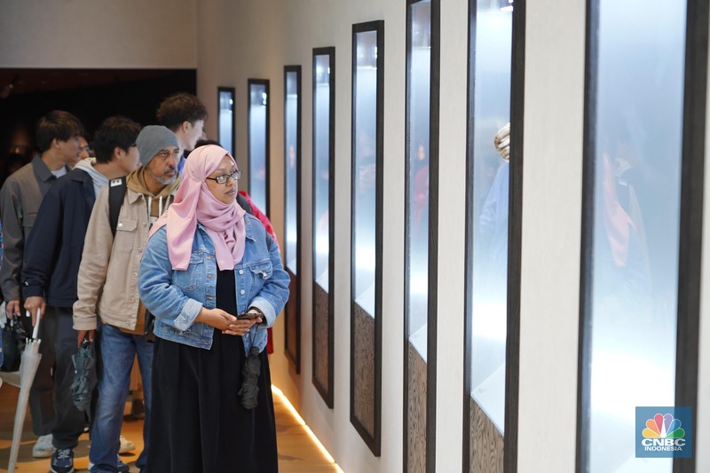 World Expo 2025 Osaka resmi dibuka untuk umum pada Minggu (13/4). Sejak hari pertama, Paviliun Indonesia langsung diserbu lebih dari 5.000 pengunjung yang antusias ingin mengenal Indonesia lebih dekat. World Expo 2025 Osaka resmi dibuka untuk umum pada Minggu (13/4). Sejak hari pertama, Paviliun Indonesia langsung diserbu lebih dari 5.000 pengunjung yang antusias ingin mengenal Indonesia lebih dekat. (CNBC Indonesia/Angga Yosua)