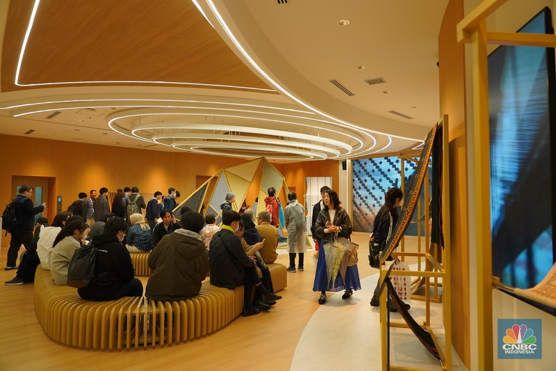 World Expo 2025 Osaka resmi dibuka untuk umum pada Minggu (13/4). Sejak hari pertama, Paviliun Indonesia langsung diserbu lebih dari 5.000 pengunjung yang antusias ingin mengenal Indonesia lebih dekat. World Expo 2025 Osaka resmi dibuka untuk umum pada Minggu (13/4). Sejak hari pertama, Paviliun Indonesia langsung diserbu lebih dari 5.000 pengunjung yang antusias ingin mengenal Indonesia lebih dekat. (CNBC Indonesia/Angga Yosua)
