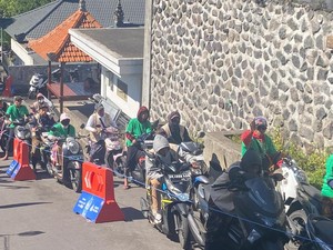 Ratusan Pengojek di Besakih Antre Sejak Jam 5 Pagi demi Dapat Penumpang