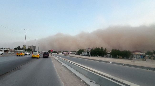 Bak Tsunami! Potret Badai Pasir Terjang Arab, Ribuan Warga Sesak Nafas