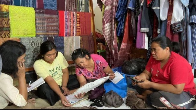 Lewat Program Ini, Klaster Usaha Tenun Ulos Sukses Berdayakan Wanita
