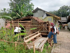 Pemkab Pandeglang Tinjau Tempat Tinggal Warga yang Mirip Kandang Kambing