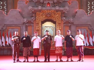 Resmikan Bale Kertha Adhyaksa Jaga Desa-Umah RJ Buleleng, Koster Siapkan Perda
