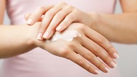 Kulit Cepat Kering Padahal Sudah Pakai Body Lotion? Ini Cara Pilih yang Tepat