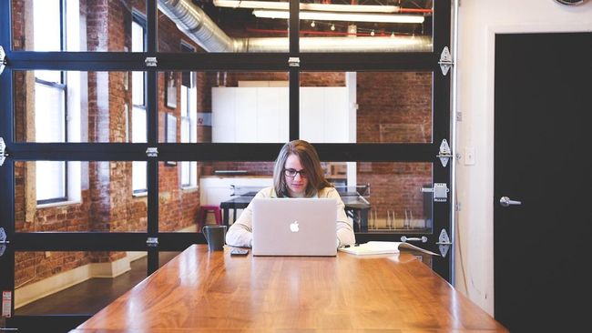 Perlu atau Tidak Berteman Sama Teman Kantor, Kamu Golongan yang Mana?