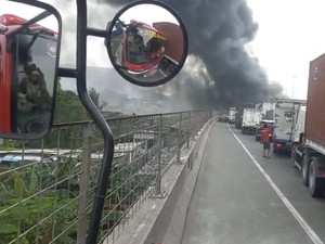 4 Fakta Sampah di Kolong Tol Dekat JIS Dilalap Api hingga Ganggu Lalin