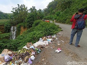Duh! 2 Tahun Lebih Jalan Tergerus Longsor di Kayen Pati Belum Diperbaiki