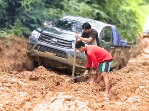 Apokayan Terisolasi Buruknya Jalan, ke Kota Butuh Waktu Sebulan
