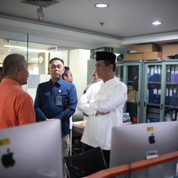 Amran Mendadak Datangi Kantor Bulog-Pupuk Indonesia, Dapat Laporan Ini