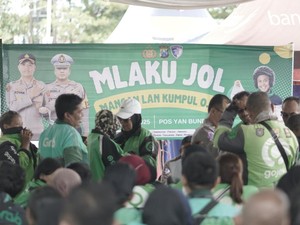Gelar MLAKU JOL, Polisi Gresik Ajak Driver Ojol Sadar Keselamatan Lalu Lintas