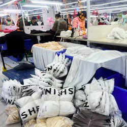 Petaka Tarif Trump, Ribuan Pabrik Baju China Terancam Bangkrut