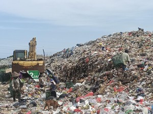 Pemulung Tak Khawatir Penghasilan Turun meski Ada Larangan AMDK Plastik