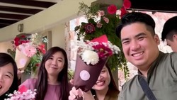 Pernikahan Viral, Pengantin Beri Souvenir Buket Bunga untuk Tamu