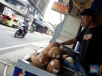 Harga Kelapa Parut Meledak dan Langka, Pedagang Tiba-Tiba Sebut China