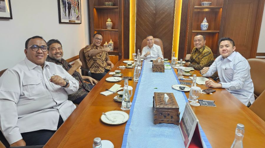 Pertemuan Silaturahmi dengan Para Ketua-Ketua Serikat Pekerja seperti Said Iqbal, Jumhur Hidayat dan Andi Gani Nena Wea sambil bertukar pikiran Bagaimana Mitigasi/Penanganan Buruh jika terjadi PHK. (Instagram/sufmi_dasco)