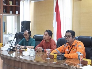 PLN Bali Imbau Waspada Kabel Listrik Saat Pasang Penjor Galungan