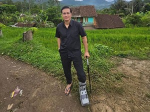 Adjie Pangestu Bantah Isu Dirinya Ayah Biologis Ressa Anak Denada