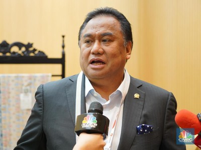 Anggota Komisi VI DPR Fraksi Partai NasDem, Rachmat Gobel menyampaikan paparan saat di World Expo 2025 Osaka, Jepang, Rabu (16/4/2025). (CNBC Indonesia/Angga Yosua)