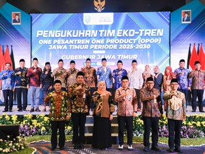 Pesan Khofifah Kukuhkan Tim Penguatan dan Pengembangan Eko-Tren OPOP Jatim