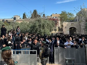 Perdana, Israel Izinkan Ratusan Orang Yahudi Berdoa di Masjid Al Aqsa