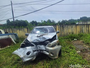 Kecelakaan Motor Vs Mobil Berakhir Damai, Pemotor Bantah Bawa Samurai