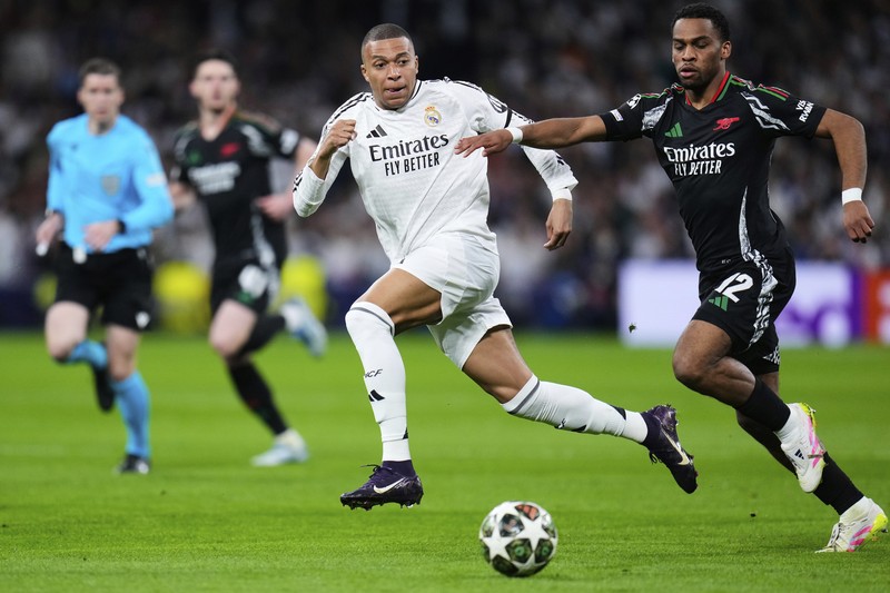 Pemain Arsenal merayakan kemenangan atas Real Madrid 2-1 dalam pertandingan leg kedua perempat final Liga Champions di stadion Santiago Bernabeu di Madrid, Rabu, 16 April 2025. Pemain Arsenal merayakan kemenangan atas Real Madrid 2-1 dalam pertandingan leg kedua perempat final Liga Champions di stadion Santiago Bernabeu di Madrid, Rabu, 16 April 2025. (AP Photo/Manu Fernandez)