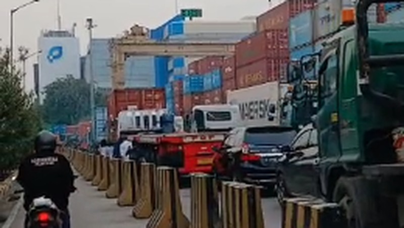 Macet di kawasan Tanjung Priok, Jakarta Utara, Kamis (17/4/2025). (Dok. Istimewa)