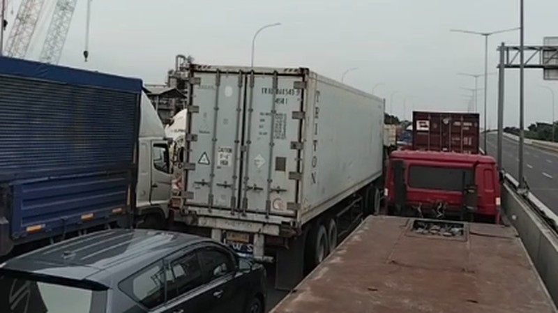 Macet di kawasan Tanjung Priok, Jakarta Utara, Kamis (17/4/2025). (Dok. Istimewa)