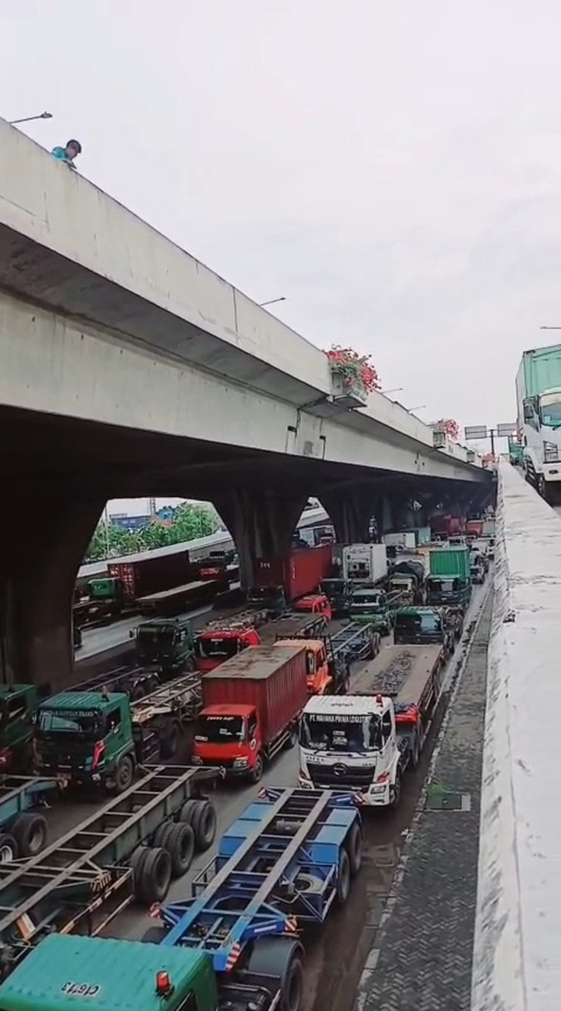 Macet di kawasan Tanjung Priok, Jakarta Utara, Kamis (17/4/2025). (Dok. Istimewa) Macet di kawasan Tanjung Priok, Jakarta Utara, Kamis (17/4/2025). (Dok. Istimewa)