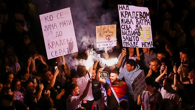 ====
Mahasiswa Serbia dan pendukung mereka menghadiri protes terhadap pemerintah sebagai bagian dari demonstrasi nasional, di Kraljevo, Serbia, 16 April 2025. (REUTERS/Zorana Jevtic)
