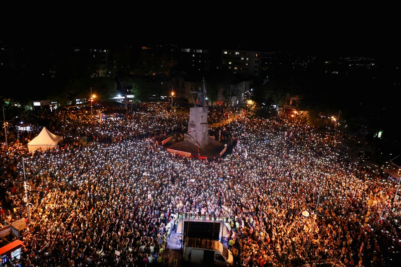 ==== Mahasiswa Serbia dan pendukung mereka menghadiri protes terhadap pemerintah sebagai bagian dari demonstrasi nasional, di Kraljevo, Serbia, 16 April 2025. (REUTERS/Zorana Jevtic) ====
Mahasiswa Serbia dan pendukung mereka menghadiri protes terhadap pemerintah sebagai bagian dari demonstrasi nasional, di Kraljevo, Serbia, 16 April 2025. (REUTERS/Zorana Jevtic)