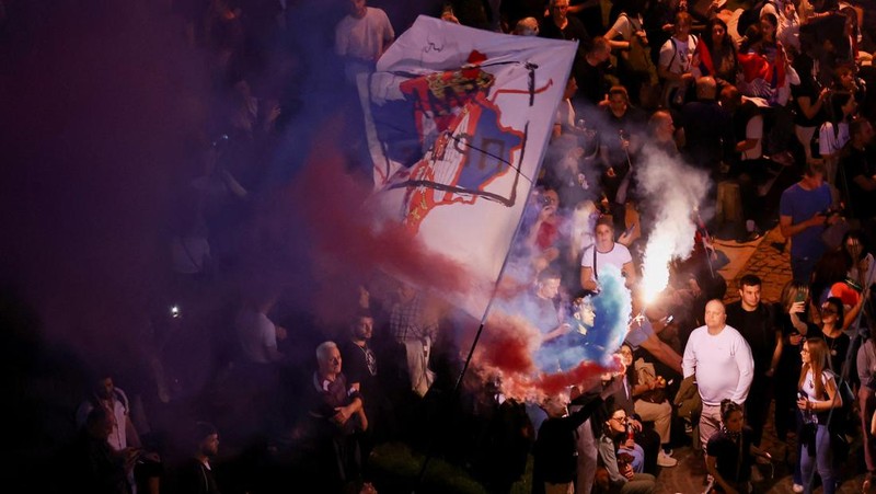 ====
Mahasiswa Serbia dan pendukung mereka menghadiri protes terhadap pemerintah sebagai bagian dari demonstrasi nasional, di Kraljevo, Serbia, 16 April 2025. (REUTERS/Zorana Jevtic)