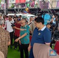 Maruarar Serahkan Bantuan 30 Rumah Panggung ke Warga Penjaringan