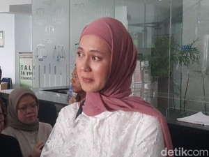 Paula Verhoeven Berurai Air Mata Cari Keadilan di Komisi Yudisial