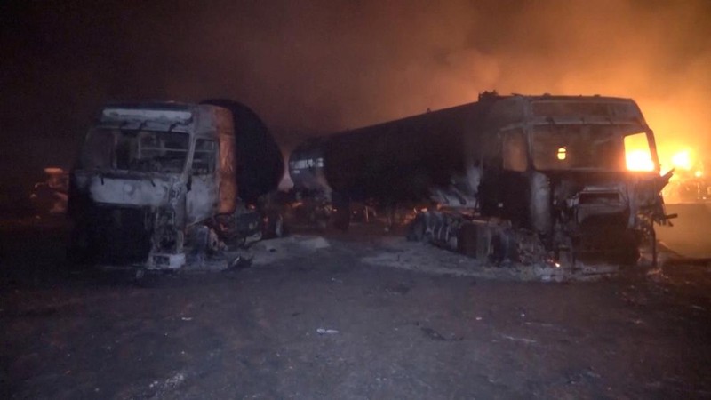 Amerika Serikat kembali melancarkan serangan udara ke Yaman dengan menyasar pelabuhan bahan bakar Ras Isa di wilayah barat pada Kamis (17/4), menewaskan sedikitnya 38 orang dan melukai 102 lainnya. (Tangkapan Layar Video Reuters/AL-MASIRAH TV)