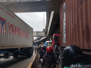 Video: Exit Tol Plumpang-Jalan Yos Sudarso Menuju Pelabuhan Tanjung Priok Masih Macet