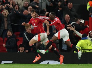 Jangan Buang-buang Kesempatan MU!
