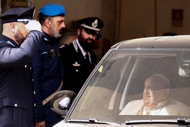Paus Fransiskus mengunjungi penjara Regina Coeli di Roma, Italia 17 April 2025. Paus Fransiskus mengunjungi penjara Regina Coeli di Roma, Italia 17 April 2025. (Vatican Media/Handout Vatican Media/Handout via REUTERS)