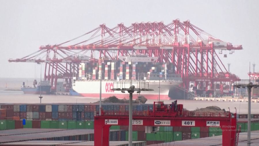 Pemerintah AS mengumumkan pada Kamis, 17 April 2025, akan mengenakan biaya untuk kapal-kapal China yang berlabuh di pelabuhan AS.