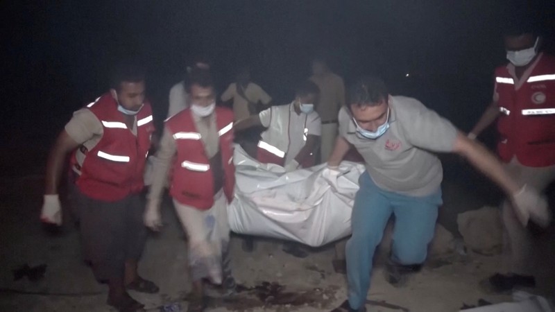 Amerika Serikat kembali melancarkan serangan udara ke Yaman dengan menyasar pelabuhan bahan bakar Ras Isa di wilayah barat pada Kamis (17/4), menewaskan sedikitnya 38 orang dan melukai 102 lainnya. Amerika Serikat kembali melancarkan serangan udara ke Yaman dengan menyasar pelabuhan bahan bakar Ras Isa di wilayah barat pada Kamis (17/4), menewaskan sedikitnya 38 orang dan melukai 102 lainnya. (Tangkapan Layar Video Reuters/AL-MASIRAH TV)