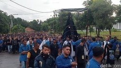 Ribuan Peziarah Iringi Pertemuan Tuan Ma, Tuan Ana, dan Tuan Meninu di Gereja