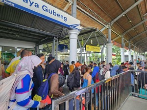 Libur Sekolah Usai, 40 Ribu Penumpang Naik Kereta di Daop 8 Surabaya