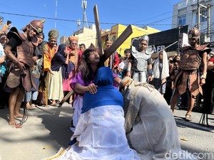 Melihat Tablo Jalan Salib di Gereja Katolik Paroki Santo Paulus Medan