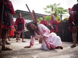 Melihat Jalan Salib di Tarakan, Refleksi Pengorbanan Yesus Tebus Dosa Manusia