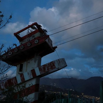Kereta Gantung Berpenumpang Tiba-Tiba Jatuh ke Tanah, Kabel Putus