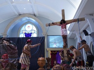 Gereja Katolik Santo Vincentius Gelar Visualisasi Jalan Salib Budaya Jawa