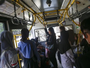 Wajib Transportasi Umum yang Setengah Memaksa bagi ASN Jakarta