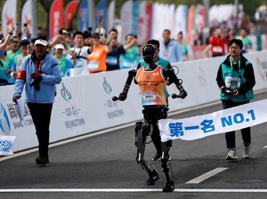Video: Robot-robot Humanoid Ikut Ajang Lomba Lari di China